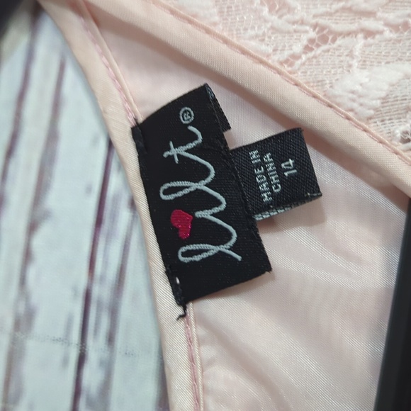 EUC Light Pink Lilt Rose Lace Dress With Flower - Picture 6 of 7